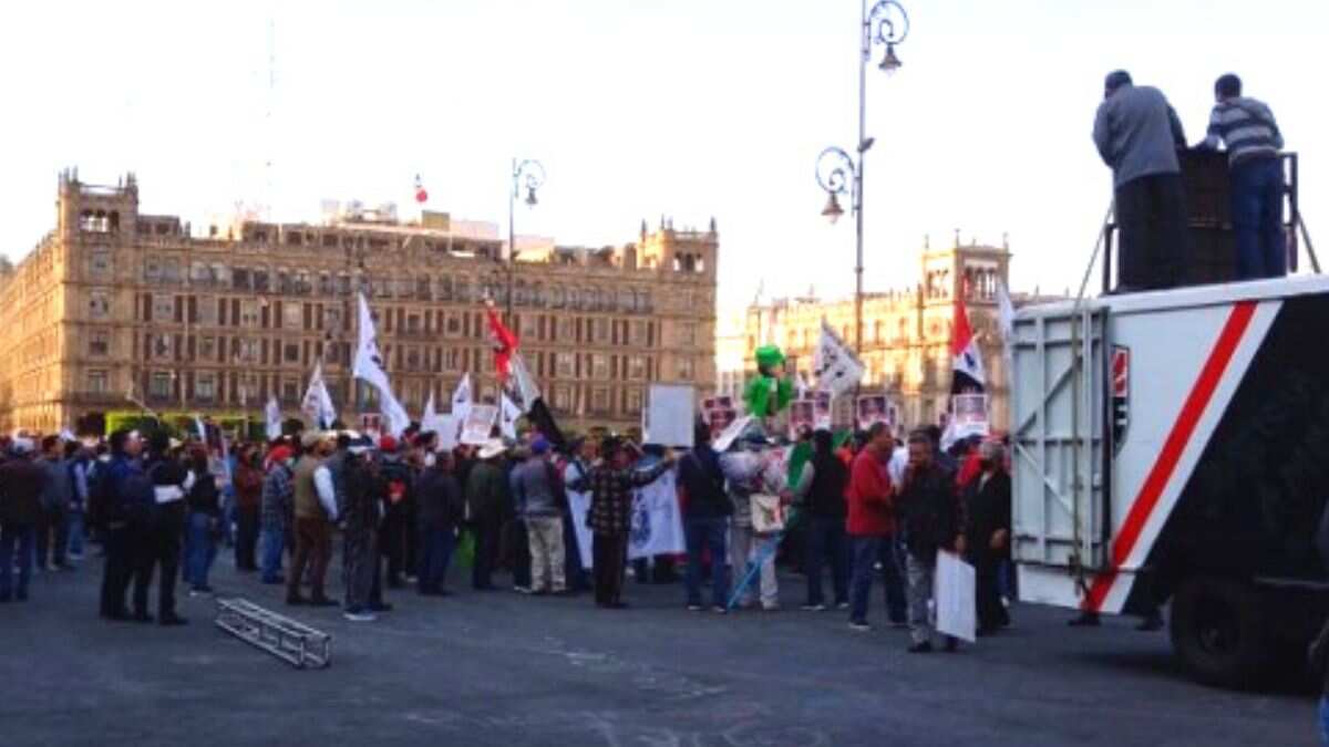 SME exige cárcel para Felipe Calderón.