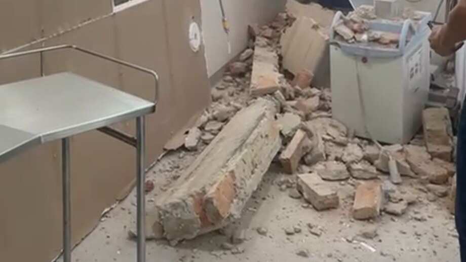 En redes sociales sobresalió que se reportó un derrumbe en el interior de la Clínica 89 del Instituto Mexicano del Seguro Social (IMSS) localizada en la colonia Moderna en el municipio de Guadalajara, de momento autoridades no reportan lesionados.