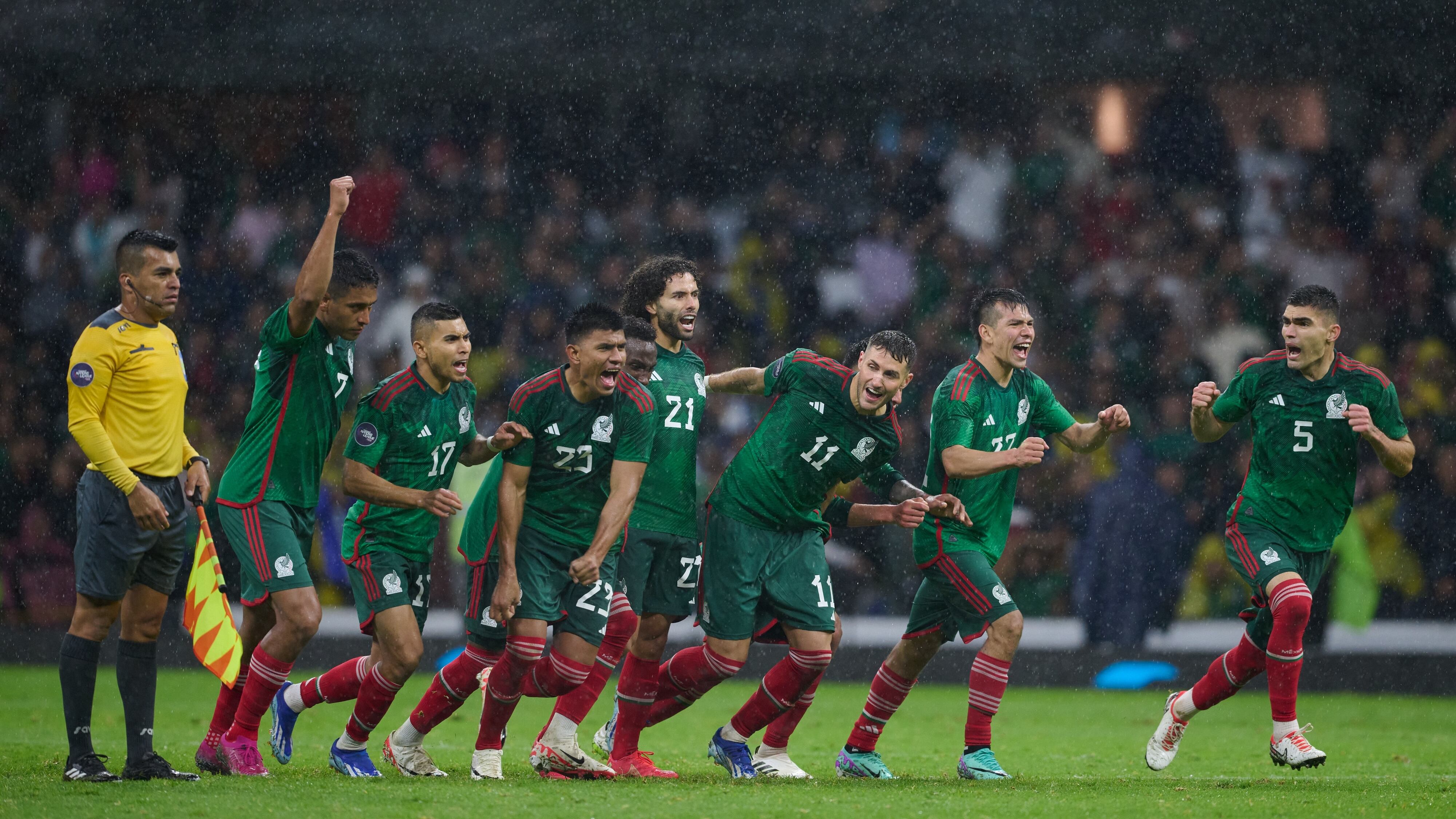 México venció a Honduras con dramática tanda de penales.