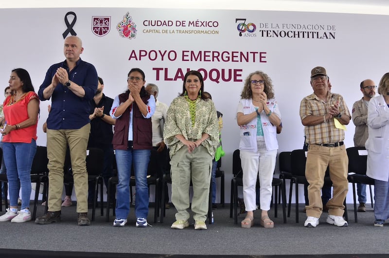 Clara Brugada entrega apoyos a736 familias afectadas por lluvias en Iztapalapa