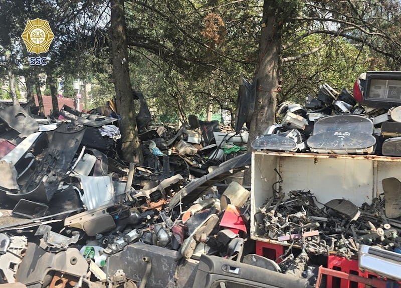 Aseguran dos toneladas de autopartes en predio de Xochimilco