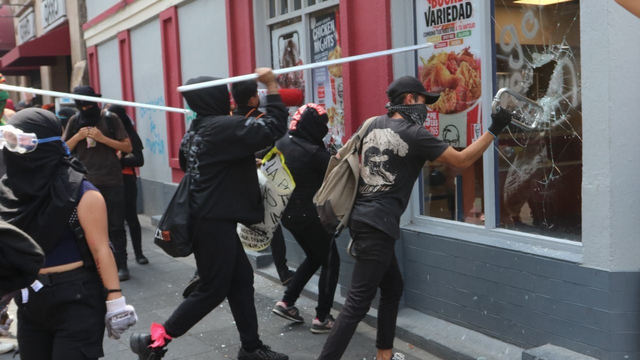 Comerciantes aseguran que no hay seguro que pague los actos de vandalismo. Foto: Cuartoscuro
