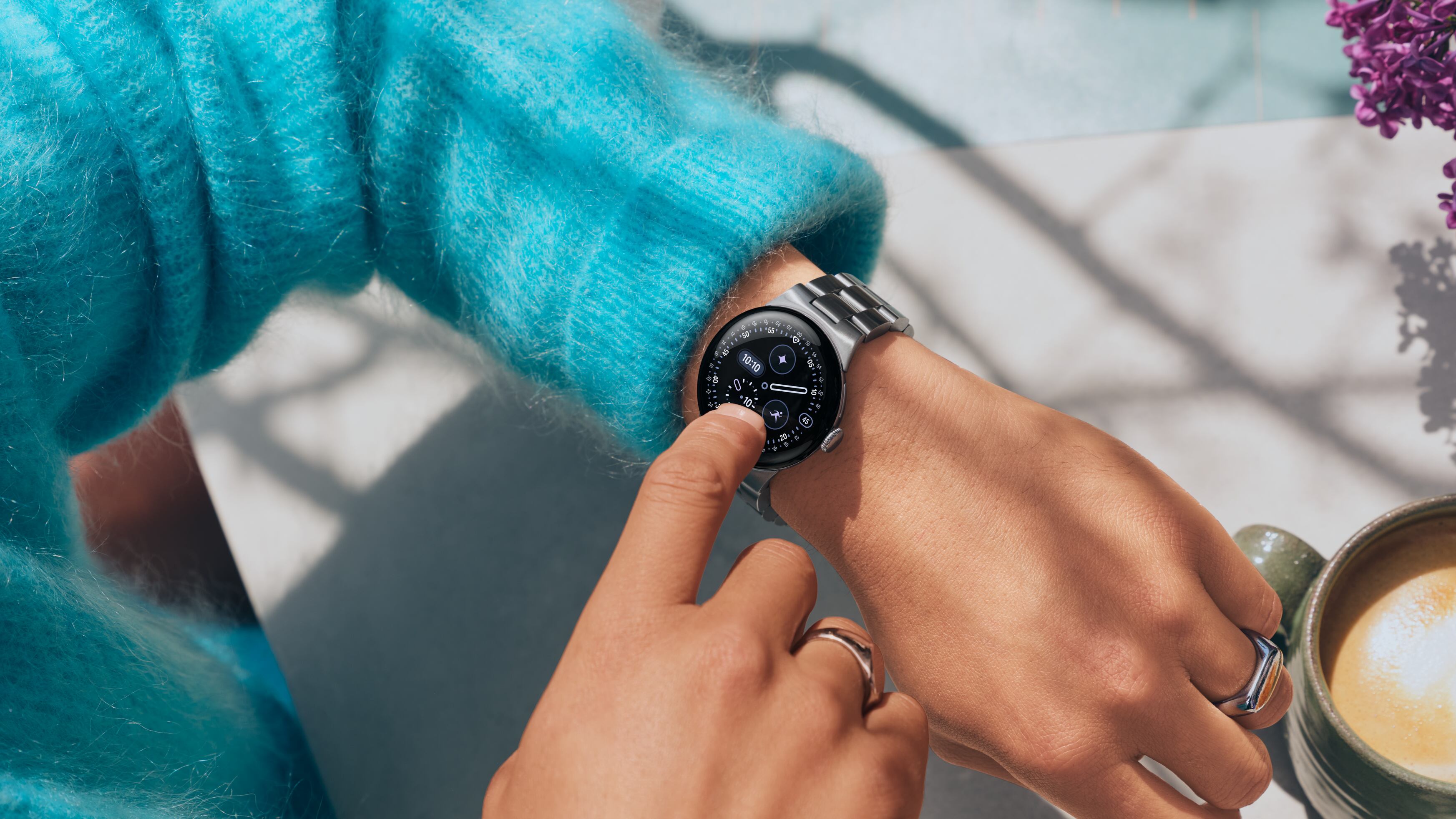 Probamos el Google Pixel Watch 4 durante varios días en tareas comunes, ejercicio y seguimiento de bienestar para evaluar su batería, precisión y funciones inteligentes