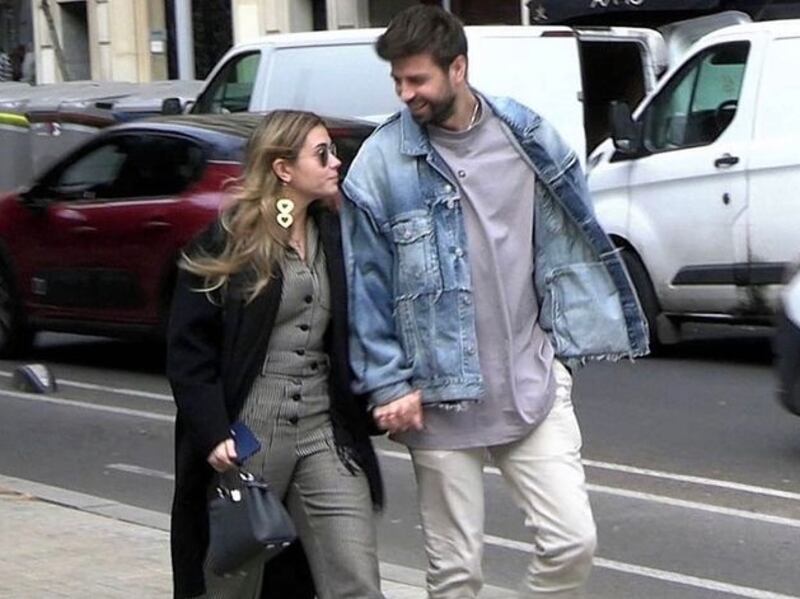 El retirado futbolista Gerard Piqué y su actual pareja, la española Clara Chía.