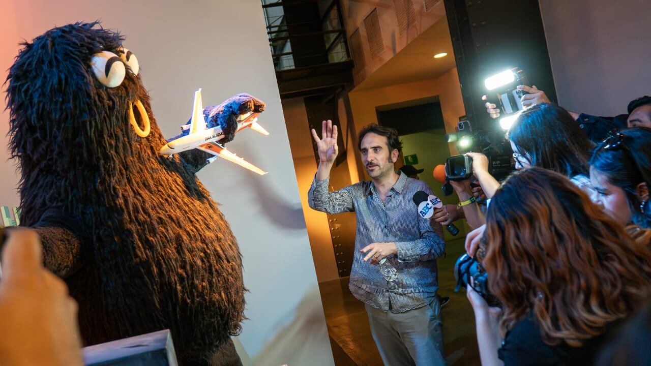 La exposición incluye alrededor de 5 mil artículos.
