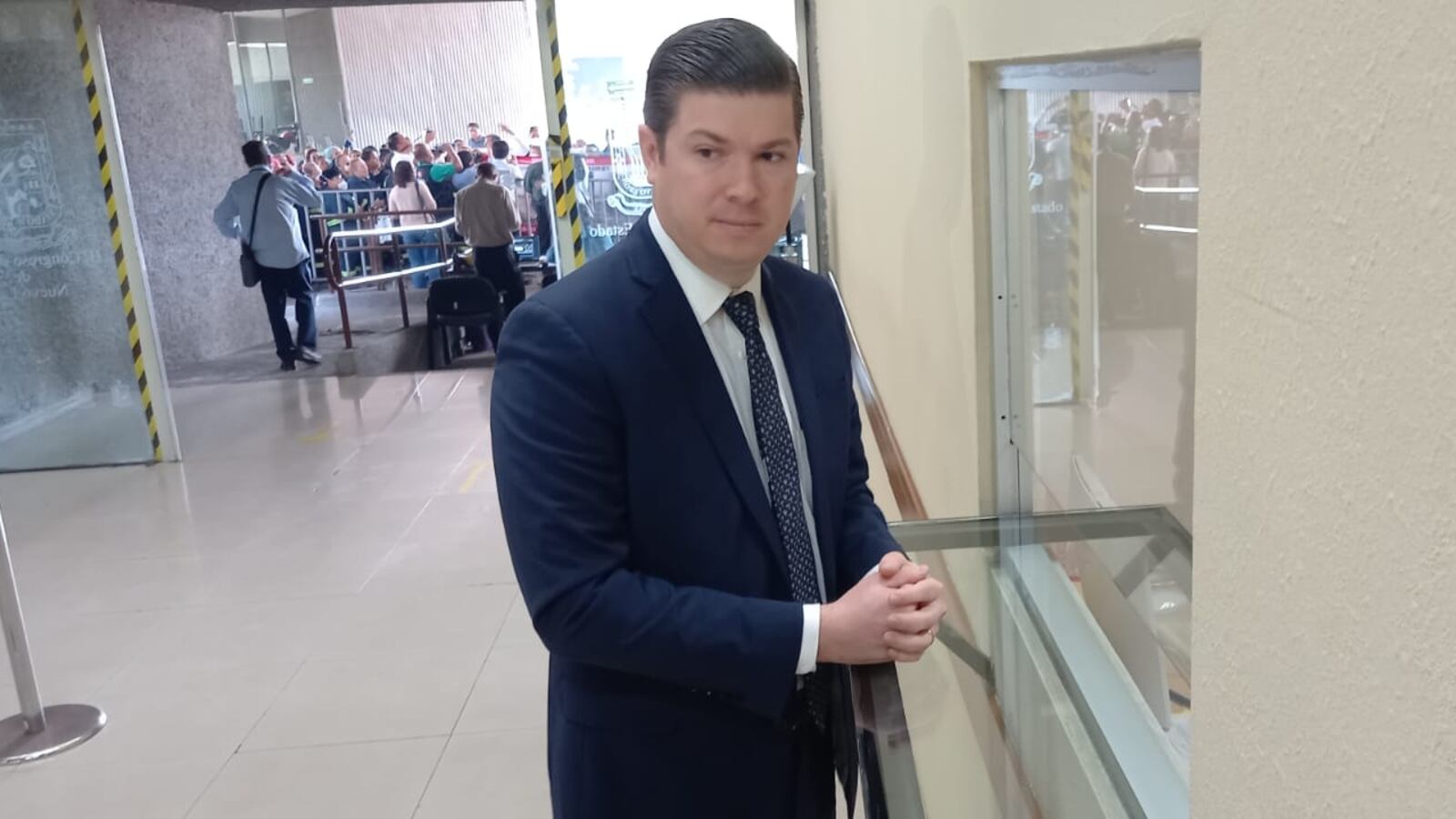 Mendoza tiene 36 años de edad y fue avalado por el tesorero y por el secretario general de Gobierno en esta administración.