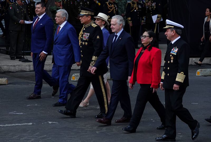 CIUDAD DE MÉXICO, 09FEBRERO2023.- Andrés Manuel López Obrador, presidente de México, acompañado por Beatriz Gutiérrez Müller, investigadora y primera dama, así como de: Luis Cresencio Sandoval, secretario de la Defensa Nacional; Rafael Ojeda, secretario de Marina; Alejandro Armenta Mier; presidente de la Mesa Directiva del Senado; Santiago Creel, presidente de la Mesa Directiva de Diputados, y Norma Lucía Piña Hernández, ministra presidenta de la Suprema Corte de Justicia de la Nación, acontecieron la representación de la Marcha de la Lealtad, hecho histórico en el que el presidente Francisco I. Madero entró hacia Palacio Nacional escoltado por cadetes del Heroico Colegio Militar en 1913. 
FOTO: GALO CAÑAS/CUARTOSCURO.COM