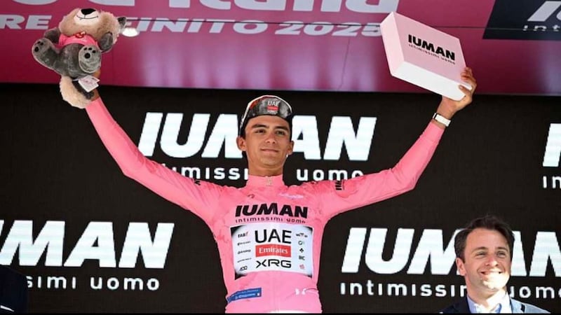 Isaac del Toro se mantiene de rosa en el Giro de Italia