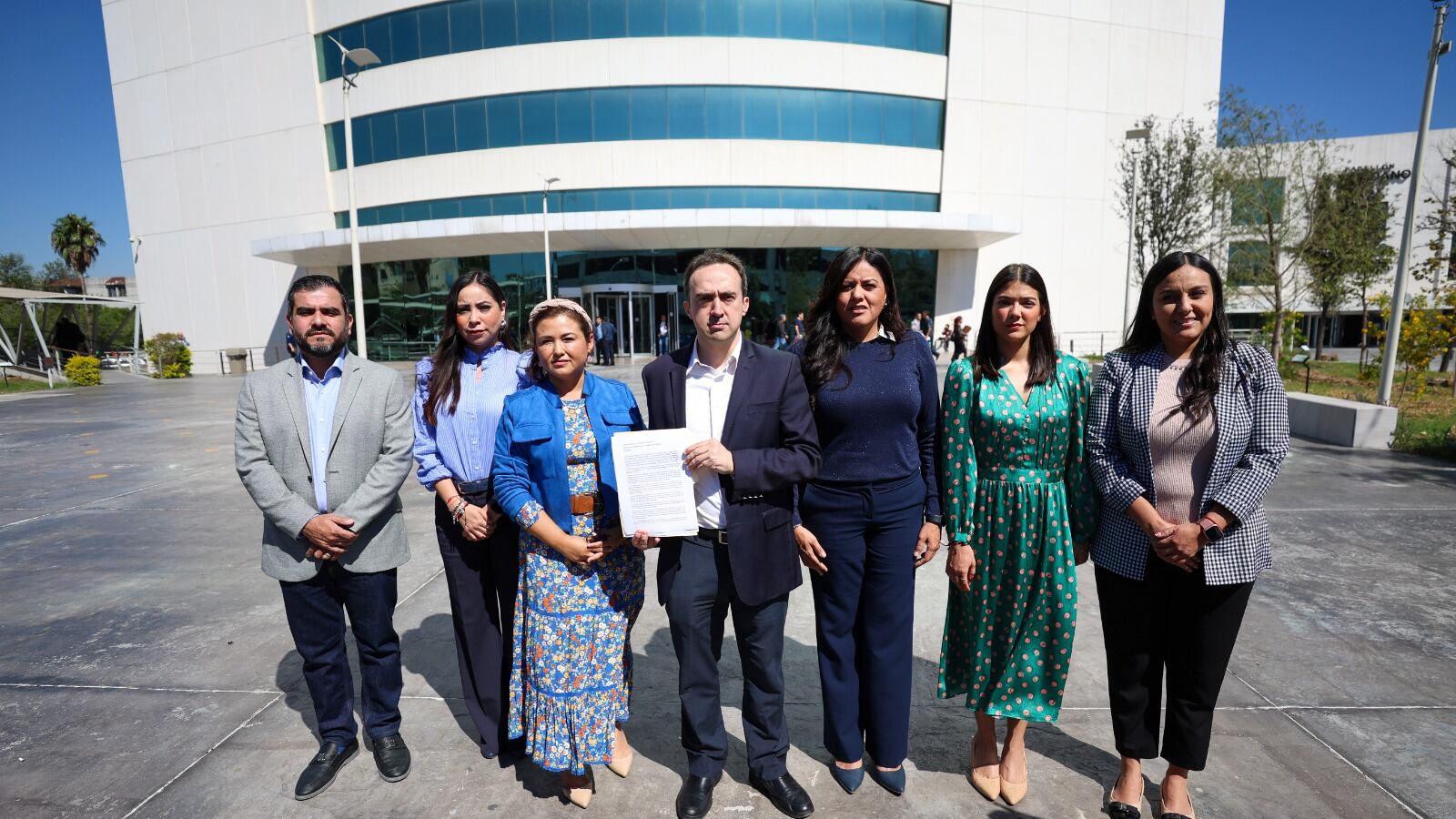 La dirigencia panista en NL señaló que Abraham Vargas no tiene nada qué hacer en la gira del gobernador por Asia.