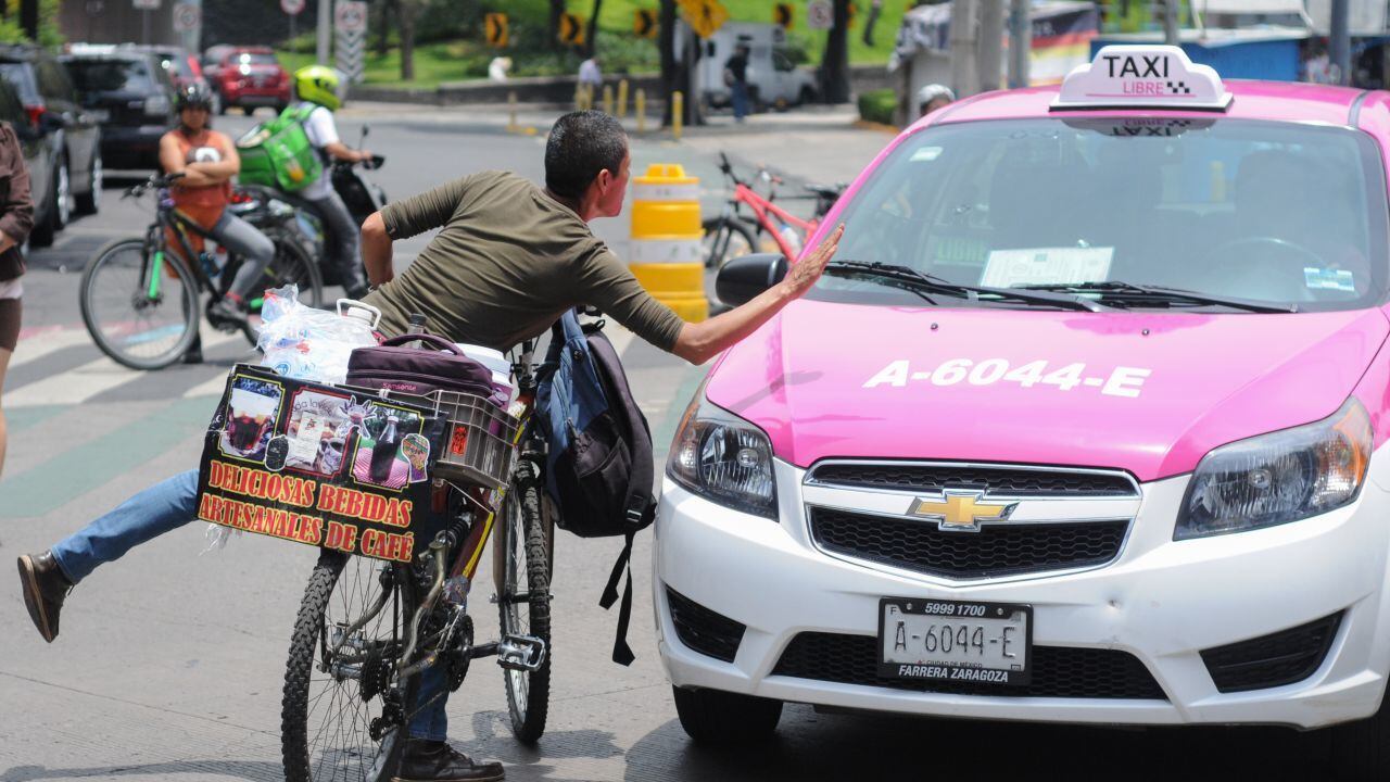Especialistas en Movilidad aseguran que es necesario endurecer el Reglamento de Tránsito a ciclistas y apostar en una campaña para la cultura vial. Foto: Cuartoscuro