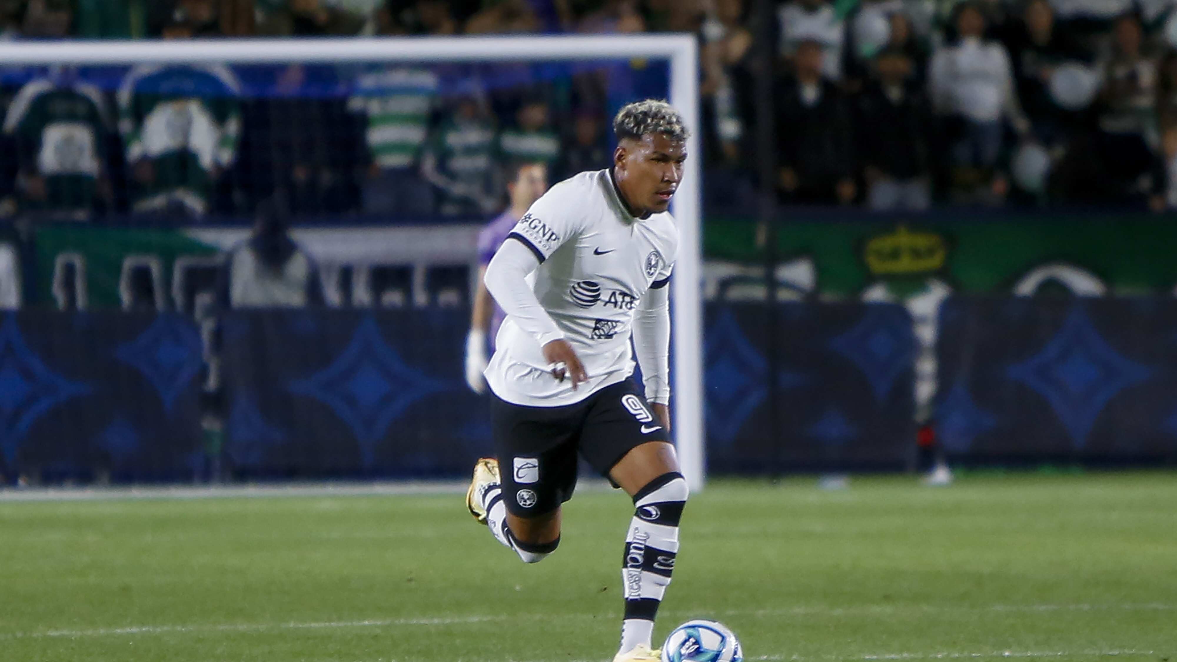 Roger Martínez se perderá la última parte del torneo por lesión.