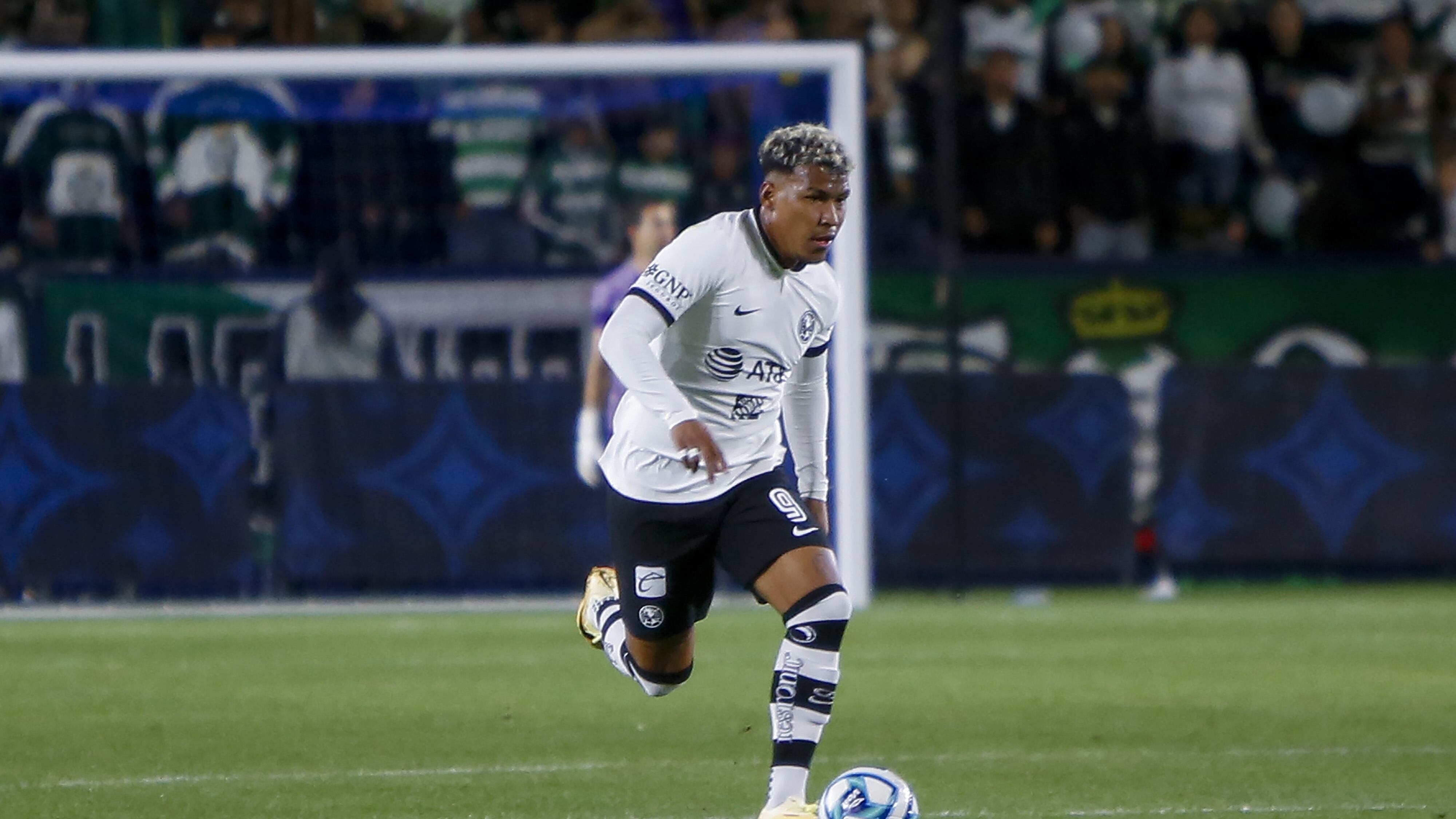 Roger Martínez se perderá la última parte del torneo por lesión.