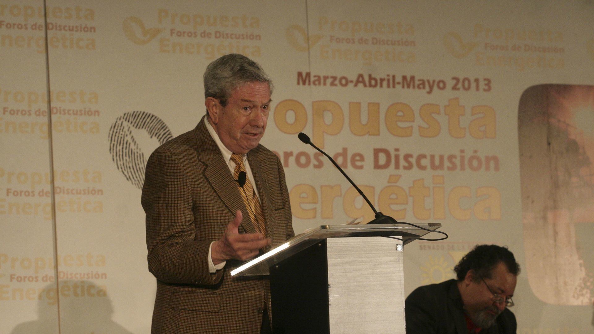 ¿Quién fue Carlos Tello Macías, diplomático y académico mexicano?