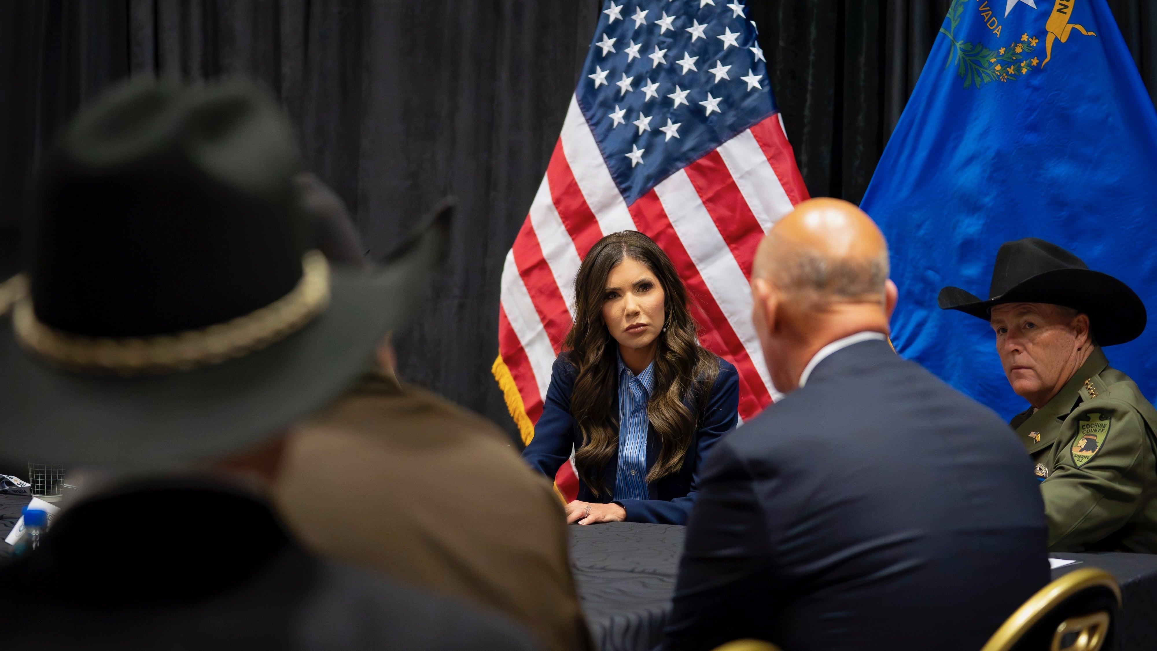 Kristi Noem aseguró ante el Congreso que el presidente aprobó una campaña millonaria