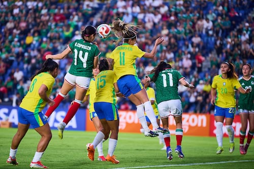 Triunfo de cabeza: Brasil cae ante México en su primera visita