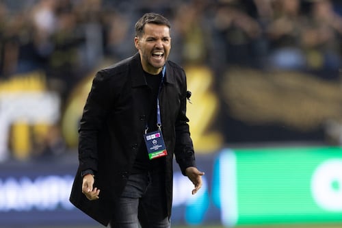 “Te quedó grande el equipo”: Afición de Cruz Azul exige la salida de Larcamón tras goleada ante LAFC