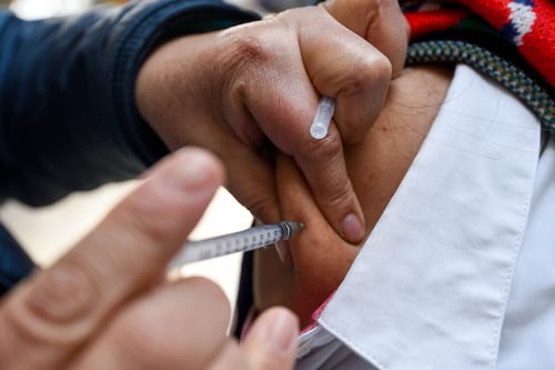 Gobierno de Chihuahua y federación intensifican vacunación para frenar brote de sarampión