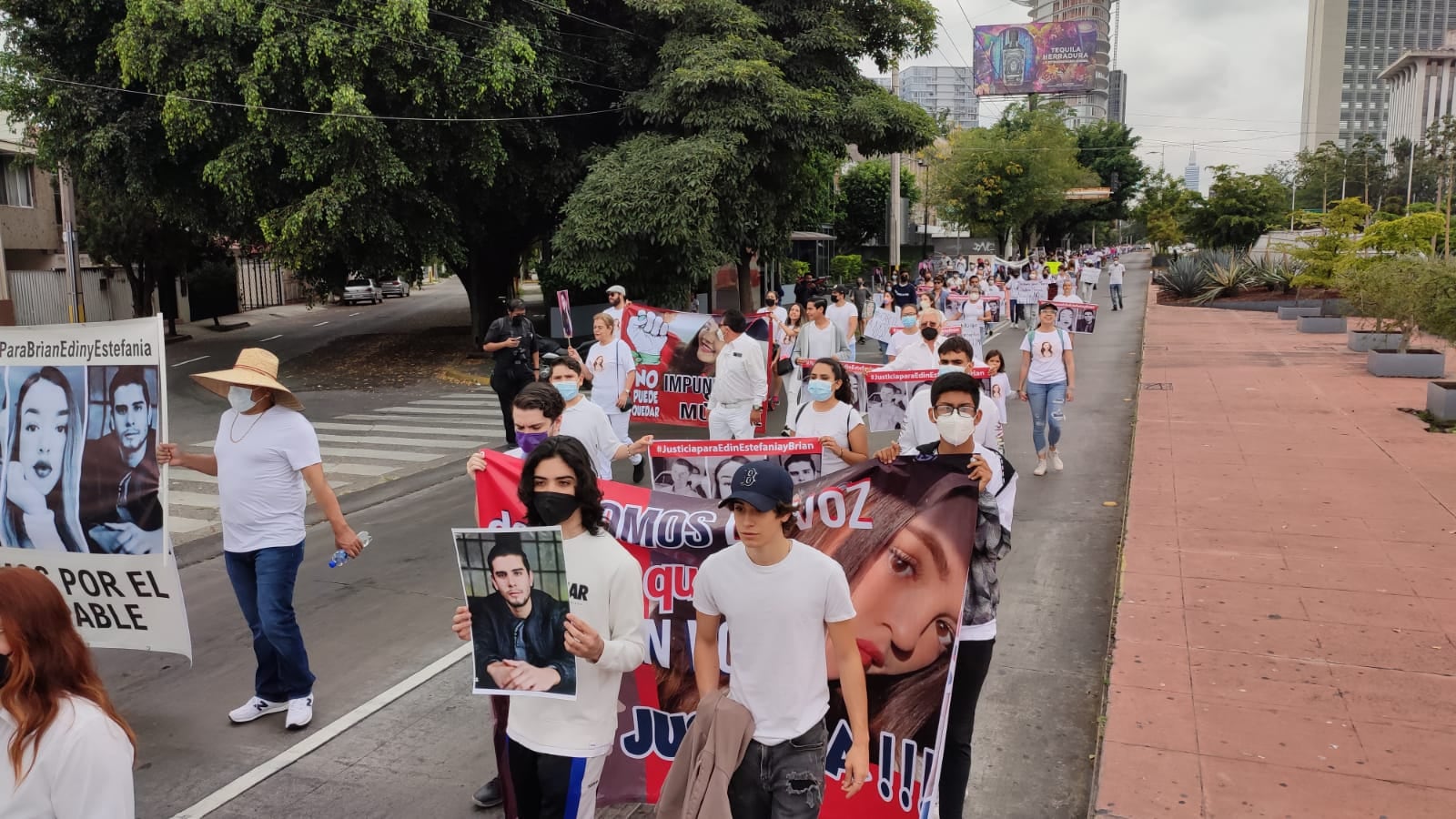 El grupo partió de La Minerva, enfiló a López Mateos y después llegó hasta la avenida Manuel Acuña.