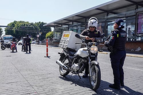 Distintivo para motociclistas de Ley Casco será leído por cámaras del C5: esto se sabe