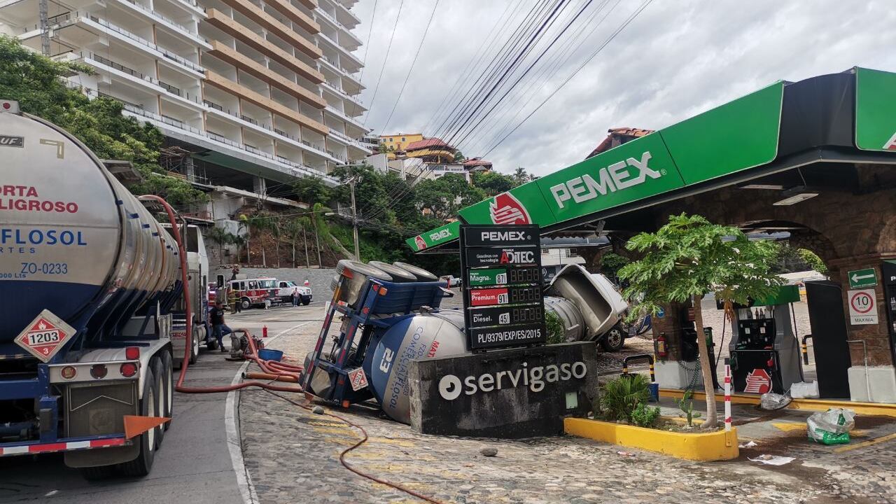 Se cree que el peso venció la unidad provocando su volcadura.