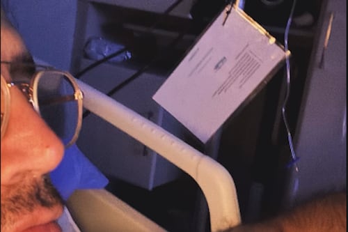 Alejandro Fernández tranquiliza a sus seguidores tras ser operado de emergencia