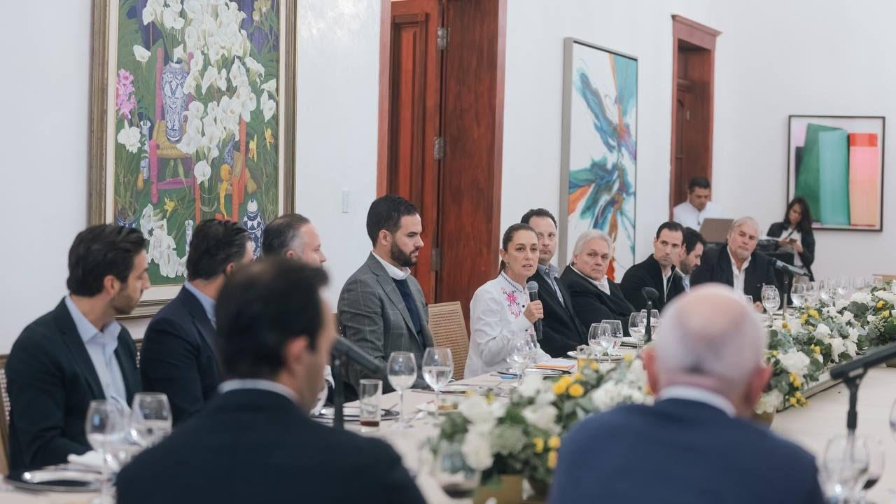 Sheinbaum enfatizó en la necesidad de que el sector público tenga como prioridad la inversión para transición energética más rápida.