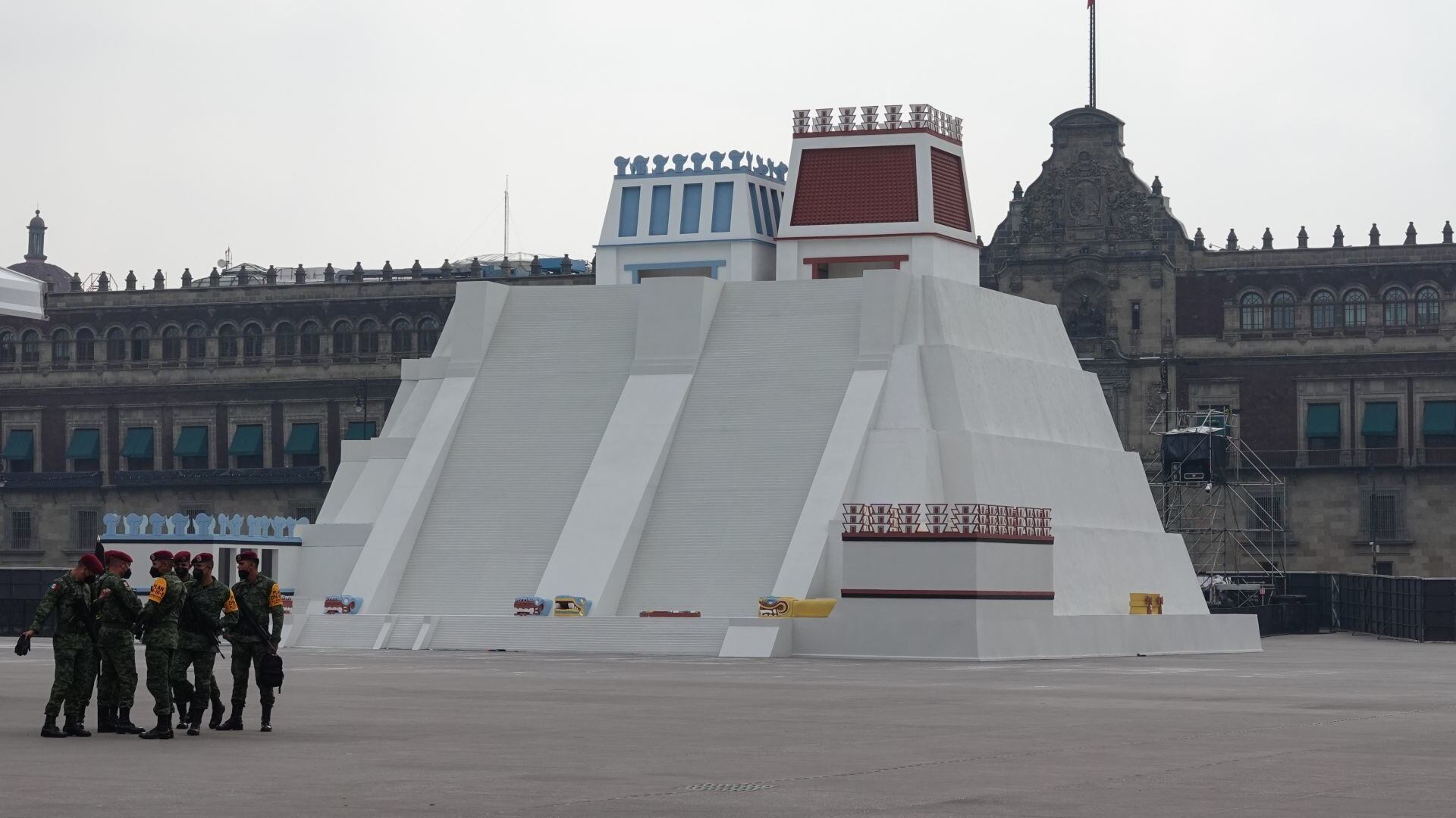 Inauguración de la maqueta monumental en el Zócalo.