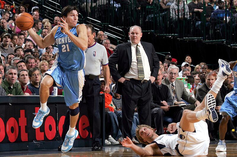 Eduardo Nájera fue el segundo mexicano en llegar a la NBA.