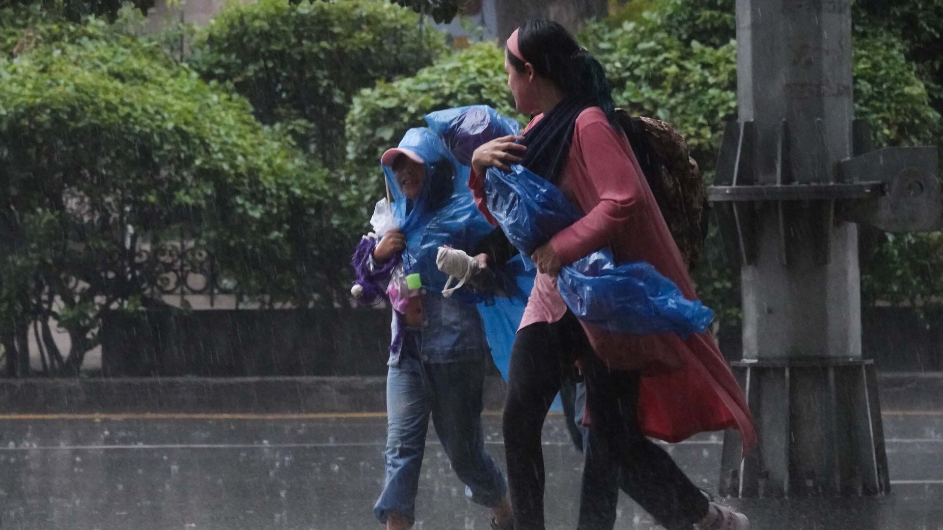 Lluvia intensa en CDMX desata caos y movilización de servicios de emergencia