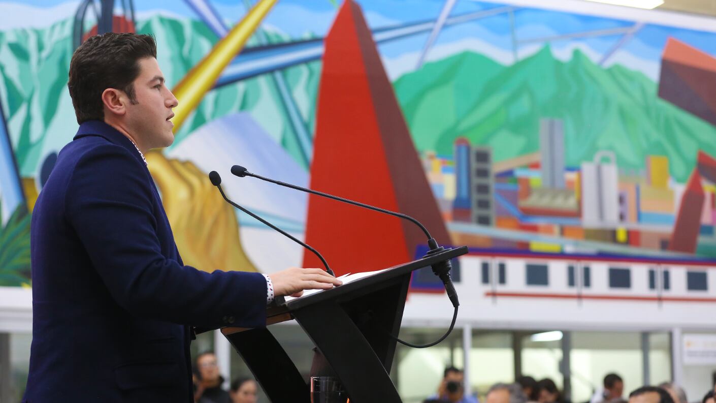 La empresa Endeavour-IMG invitó al gobernador a presenciar el Super bowl en Phoenix.