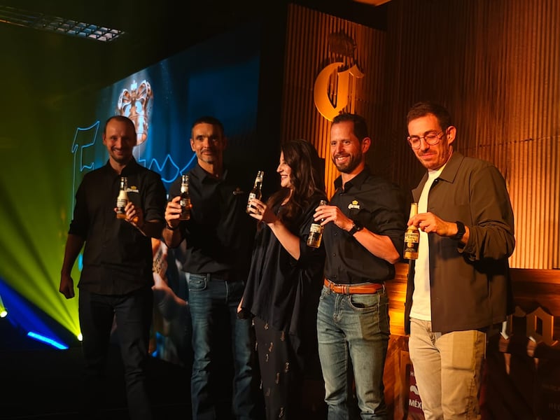 La cerveza Corona conmemora su legado con experiencias musicales, ediciones especiales y premios inéditos que incluyen viajes, festivales y boletos para la Copa Mundial 2026.