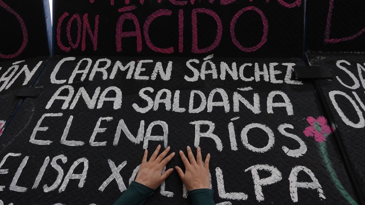 Mujeres atacadas con ácido