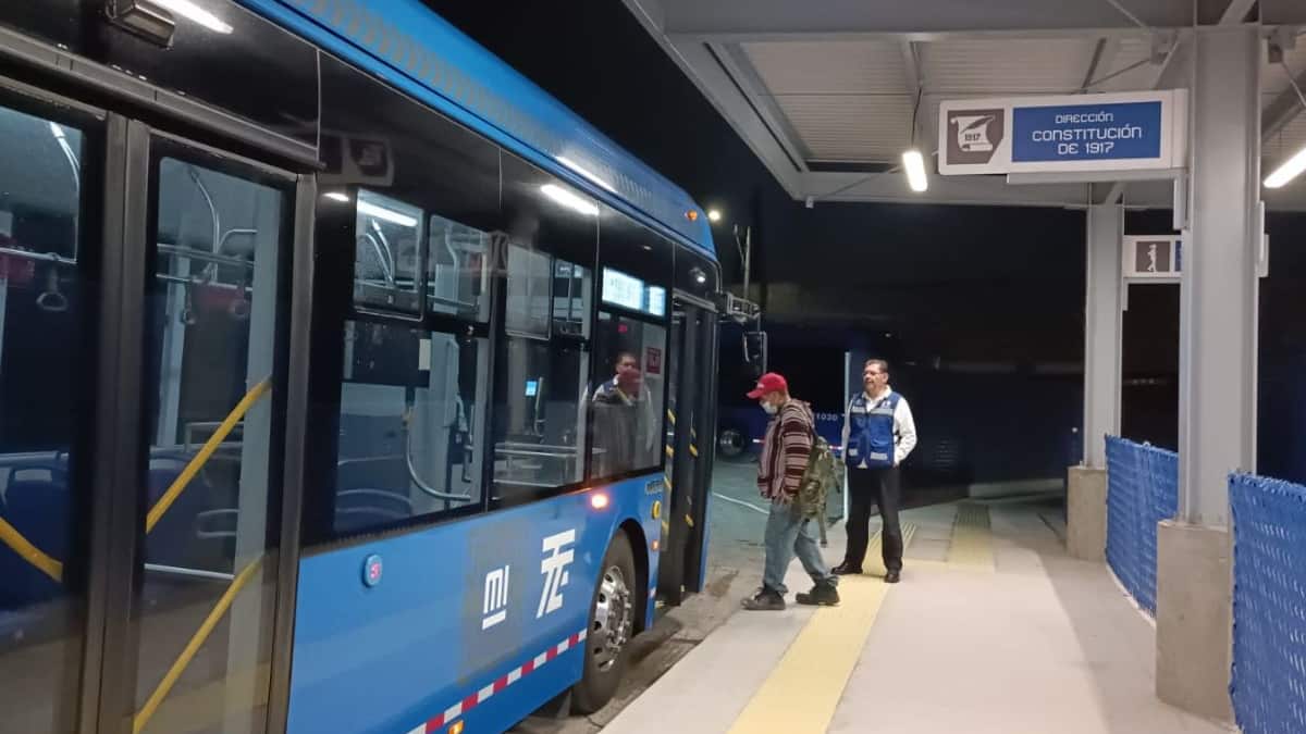 Línea 10 inicia operaciones en Iztapalapa.