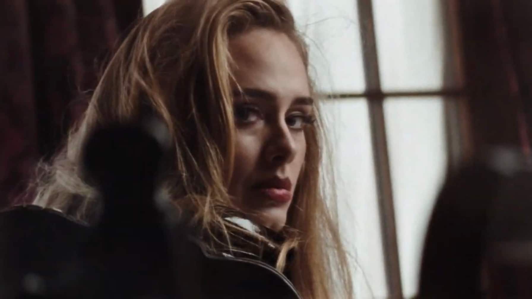 El video de Easy On Me de Adele fue liberado hace poco y los admiradores de la cantante estallaron de emoción por las escenas y la letra del tema.