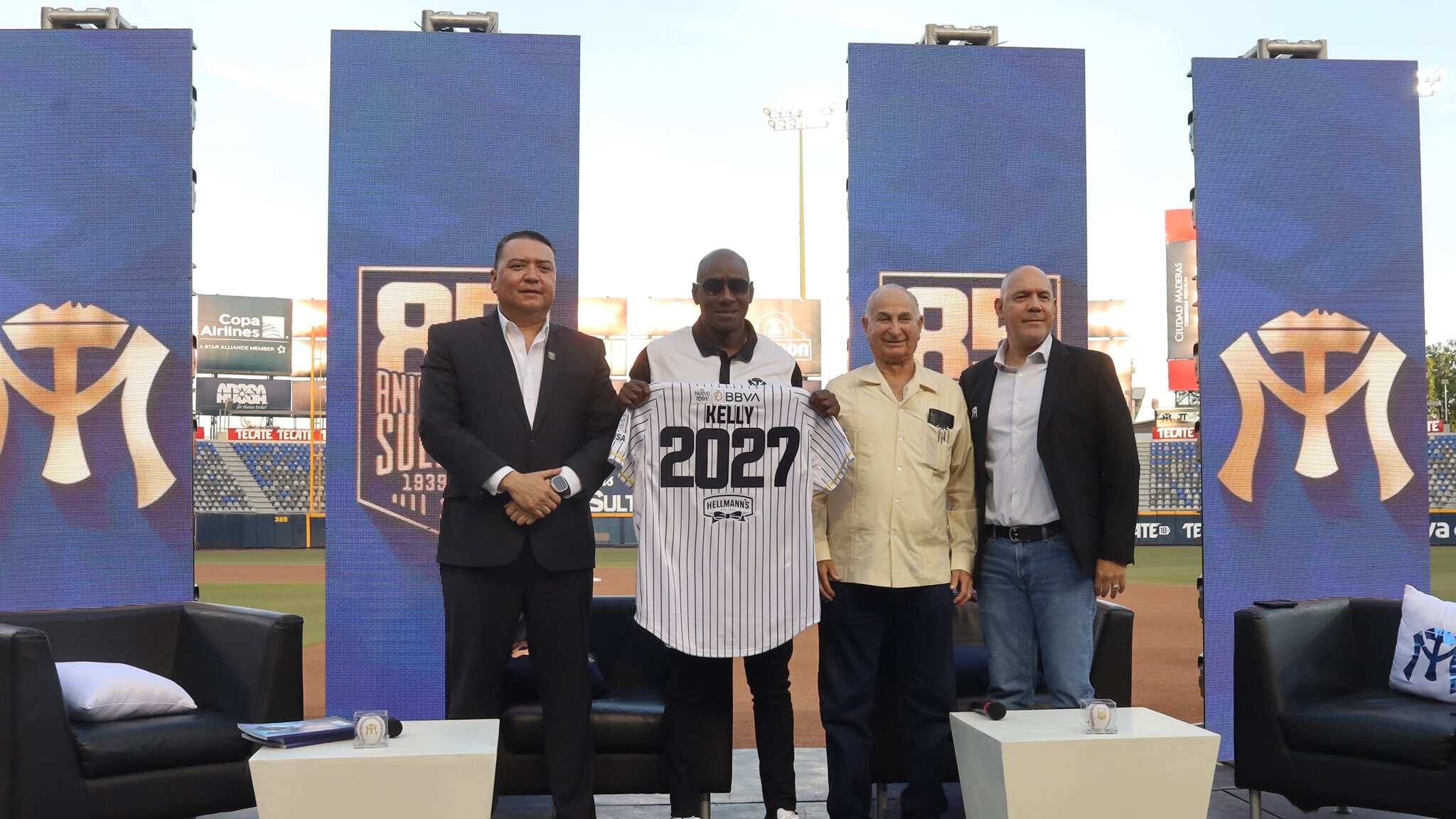 Roberto Kelly renovado con Sultanes