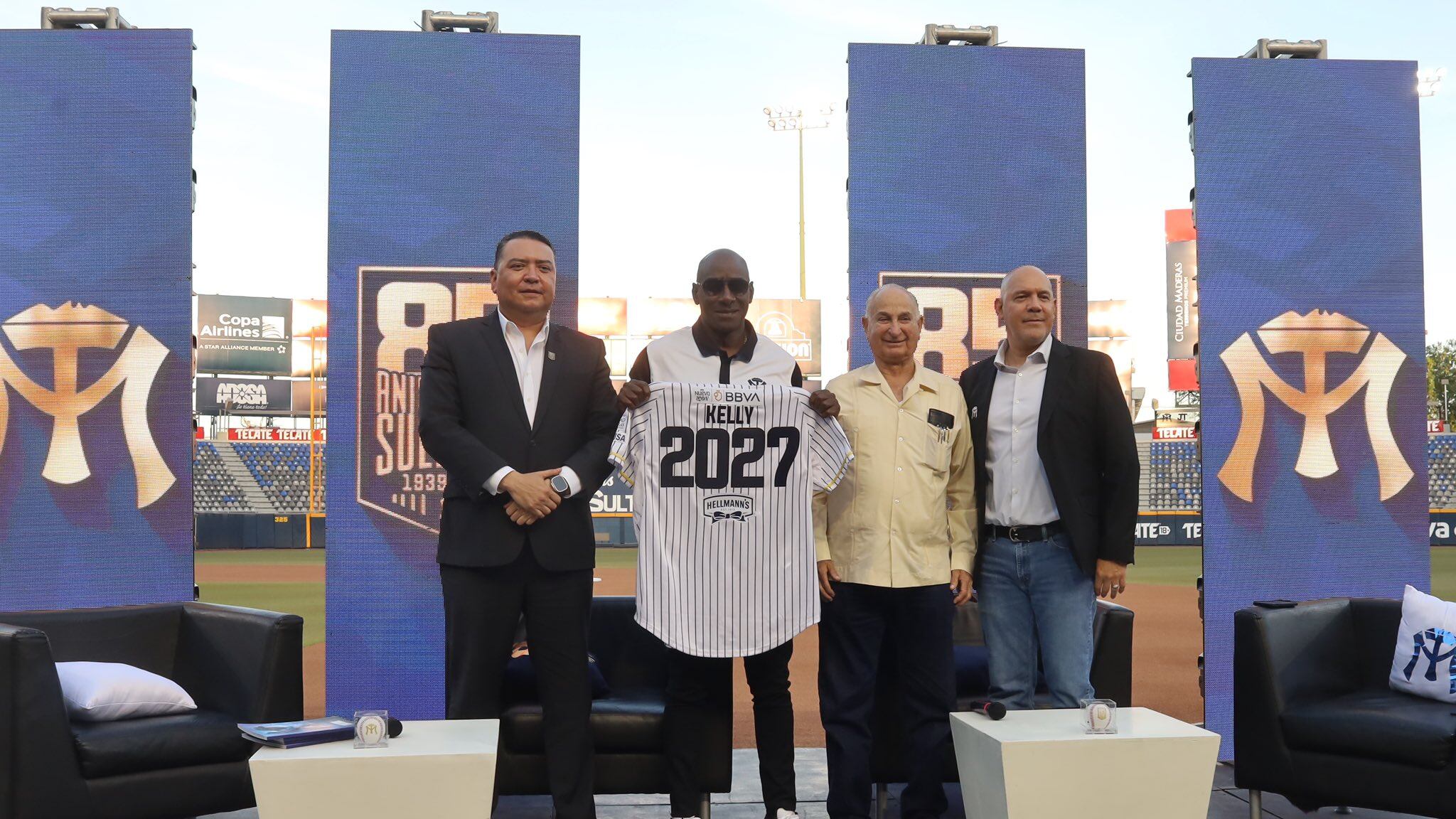 Roberto Kelly renovado con Sultanes