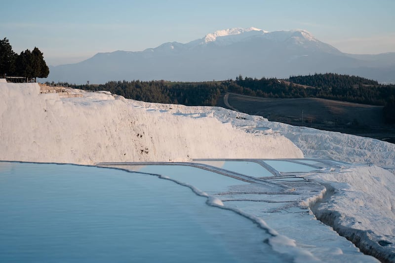 Si buscas tu próxima aventura, este lugar tiene ruinas romanas, paisajes surrealistas y bazares que despiertan los sentidos