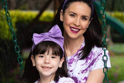 Andrea Torre y su hija fascinan en atuendos coordinados para esta primavera