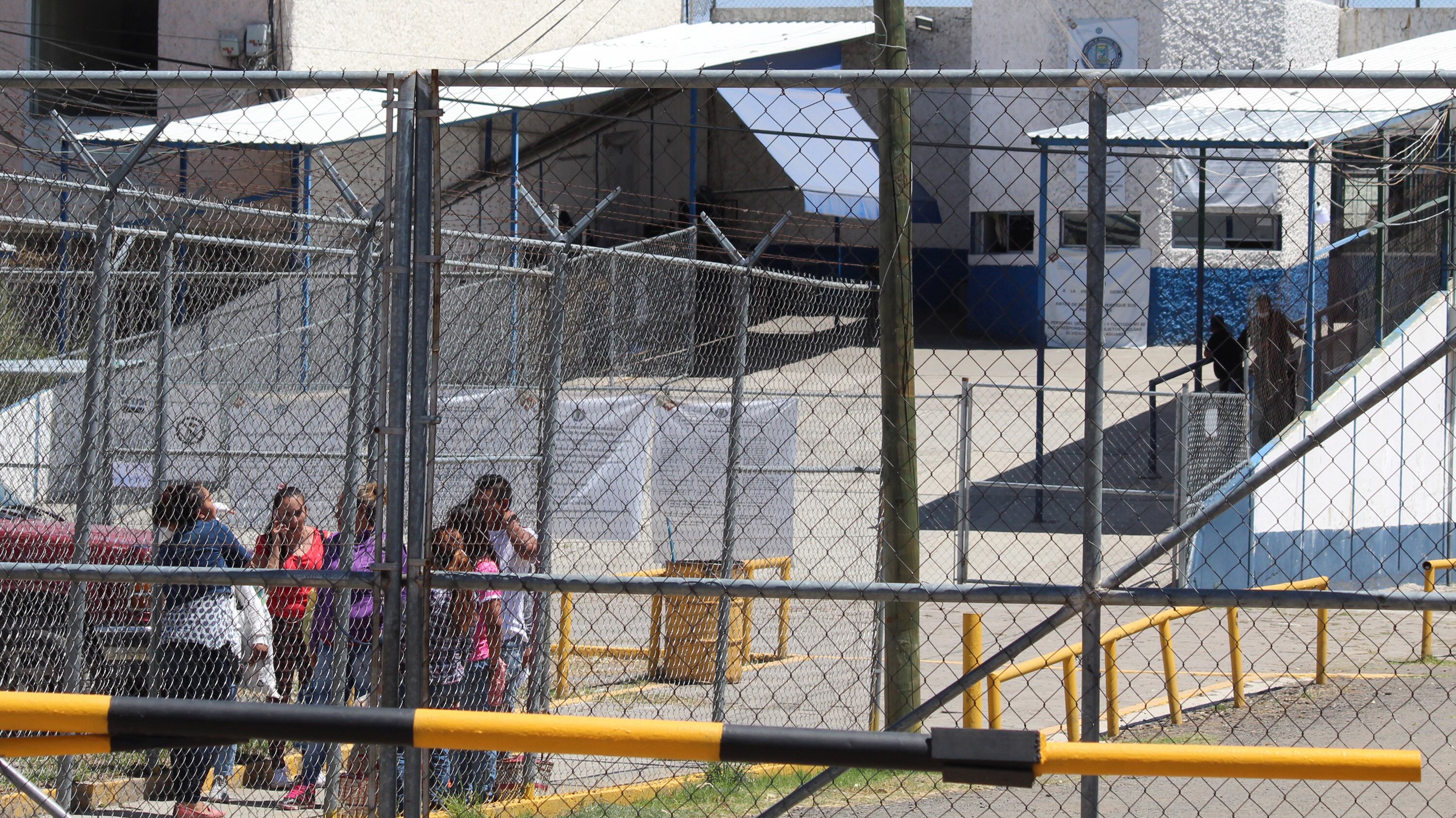 Autoridades continúan con operativos al interior del Cereso.