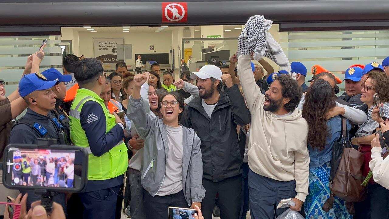 De Israel a México: Aterrizan en el AICM los seis mexicanos de la Flotilla Global Sumud