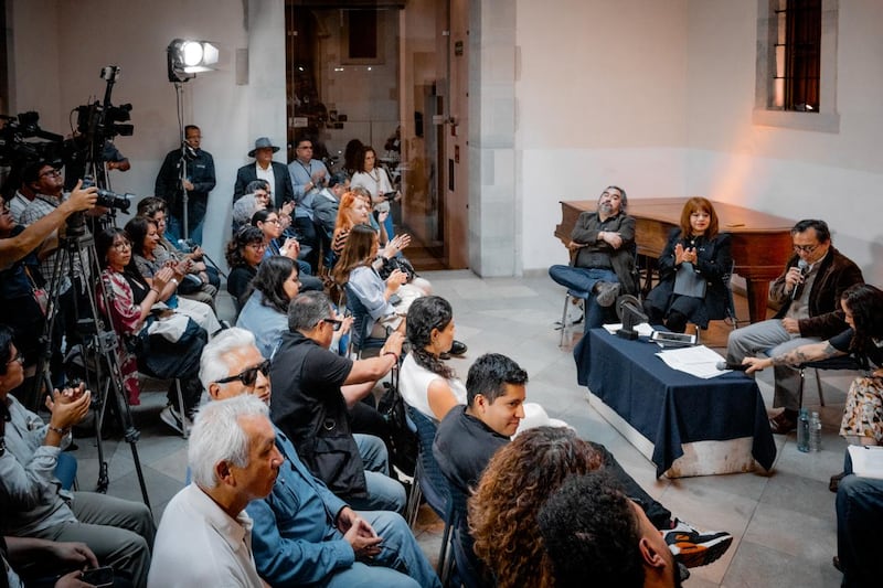 Amigos y colegas del periodista cultural se reunieron en el Museo de la Universidad de Guanajuato para recordar al comunicador
