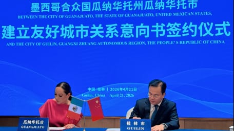 Pie de foto: Autoridades de Guanajuato Capital y Guilin firman carta de intención para avanzar en un acuerdo de ciudades hermanas en China