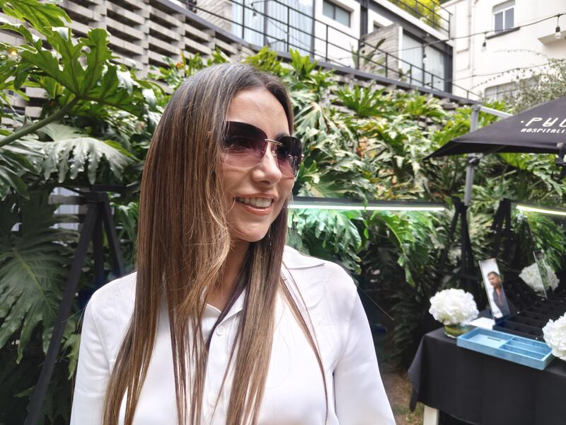 Te damos algunos tips para escoger tus gafas de sol y cómo cuidar tus ojos de los rayos UV. Además una propuesta innovadora para adquirir lentes de marcas de lujo