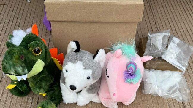 La droga fue hallada dentro de las figuras. (vía Guardia Nacional)