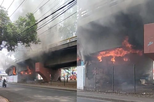 Se incendia bajopuente donde se almacenaba cartón y reciclaje cerca del Metro Tacuba