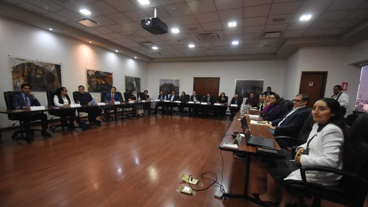 El primer encuentro se realizó en la Tesorería del Estado y fue encabezado por Miguel Ángel Flores, secretario general de Gobierno.