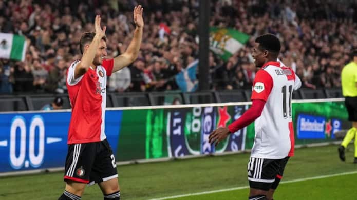 Santiago Giménez y Javairo Dilrosun