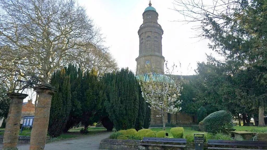 Mujer fue violada en grupo en un cementerio por un grupo de hombres en Reino Unido