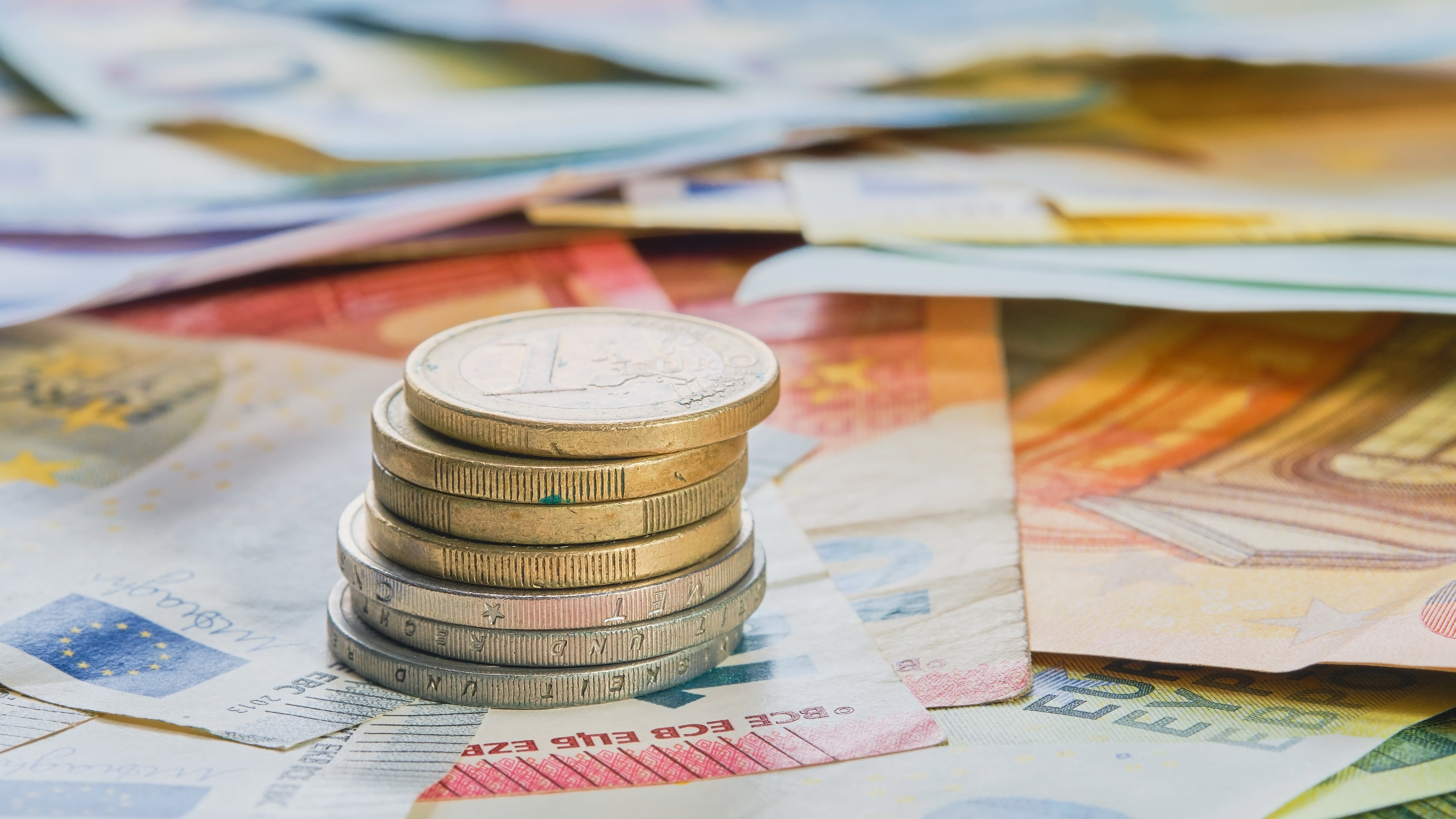 Al emprender un viaje a otro país, el cambio de moneda se convierte en un aspecto esencial para los viajeros. Foto: Freepik.