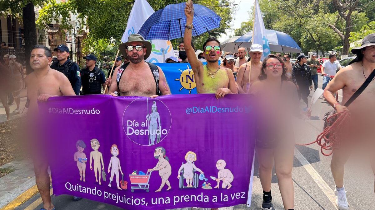 Primera marcha nudista de la Fuente de Cibeles al Ángel de la Independencia.
